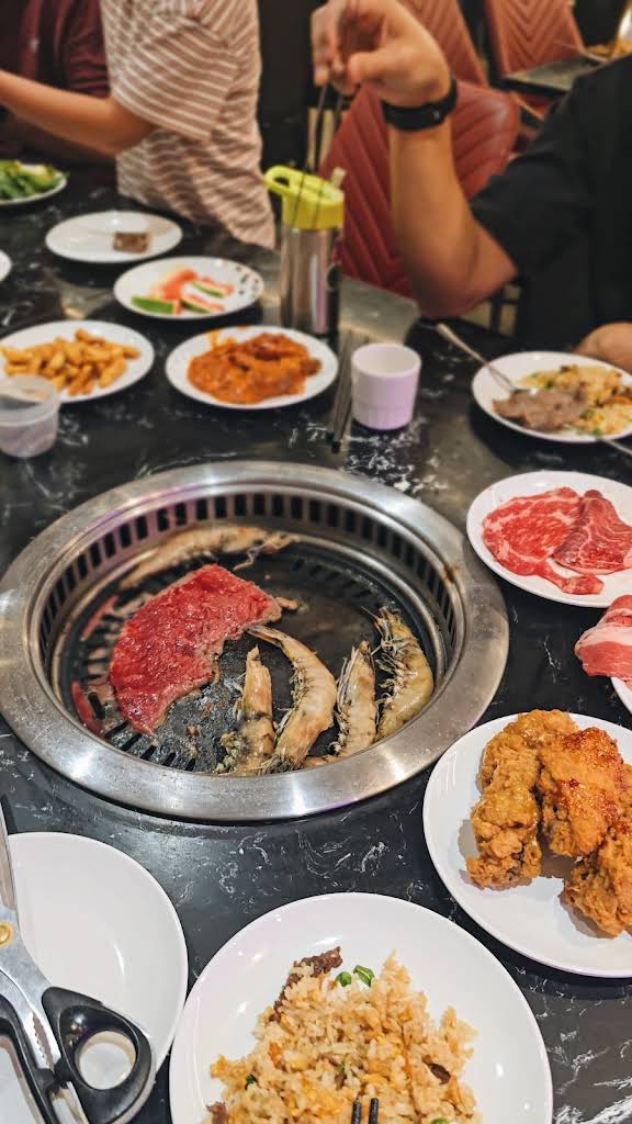 Dining atmosphere at Goro BBQ House